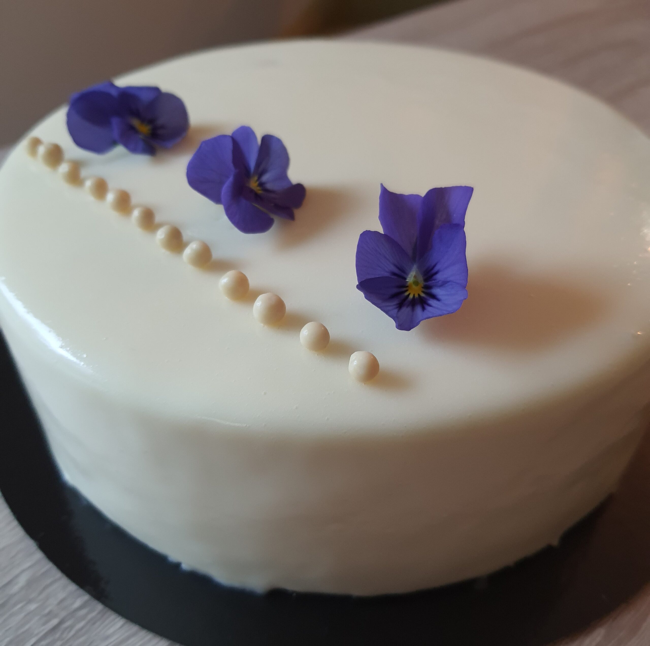 Lire la suite à propos de l’article Entremet citron, yuzu et noisette